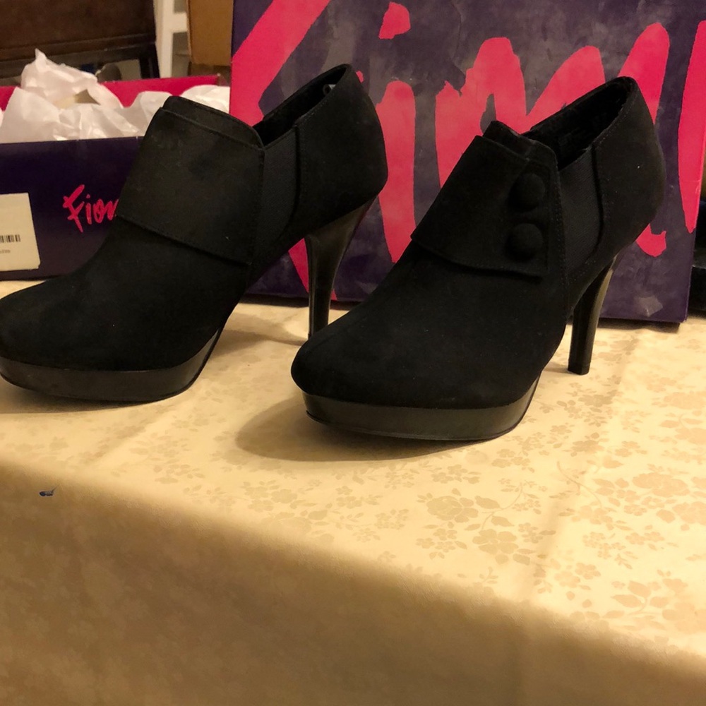 FIONI Clothing Black Stiletto Heeled Boots with Suede Finish